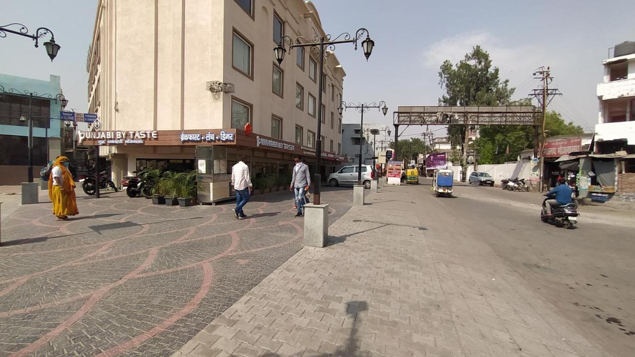Hotel Radiance Bareli Exterior foto