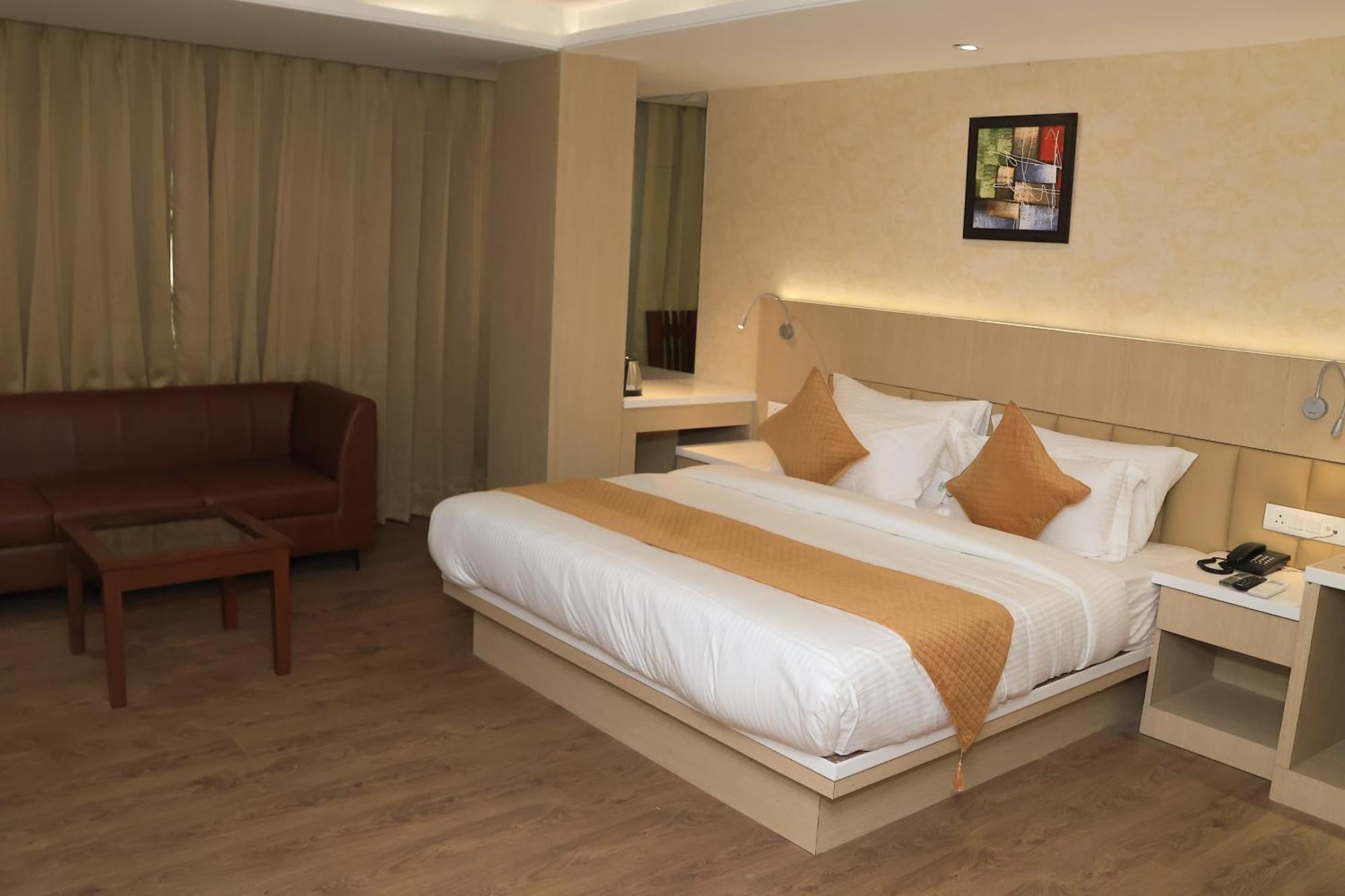 Hotel Radiance Bareli Exterior foto