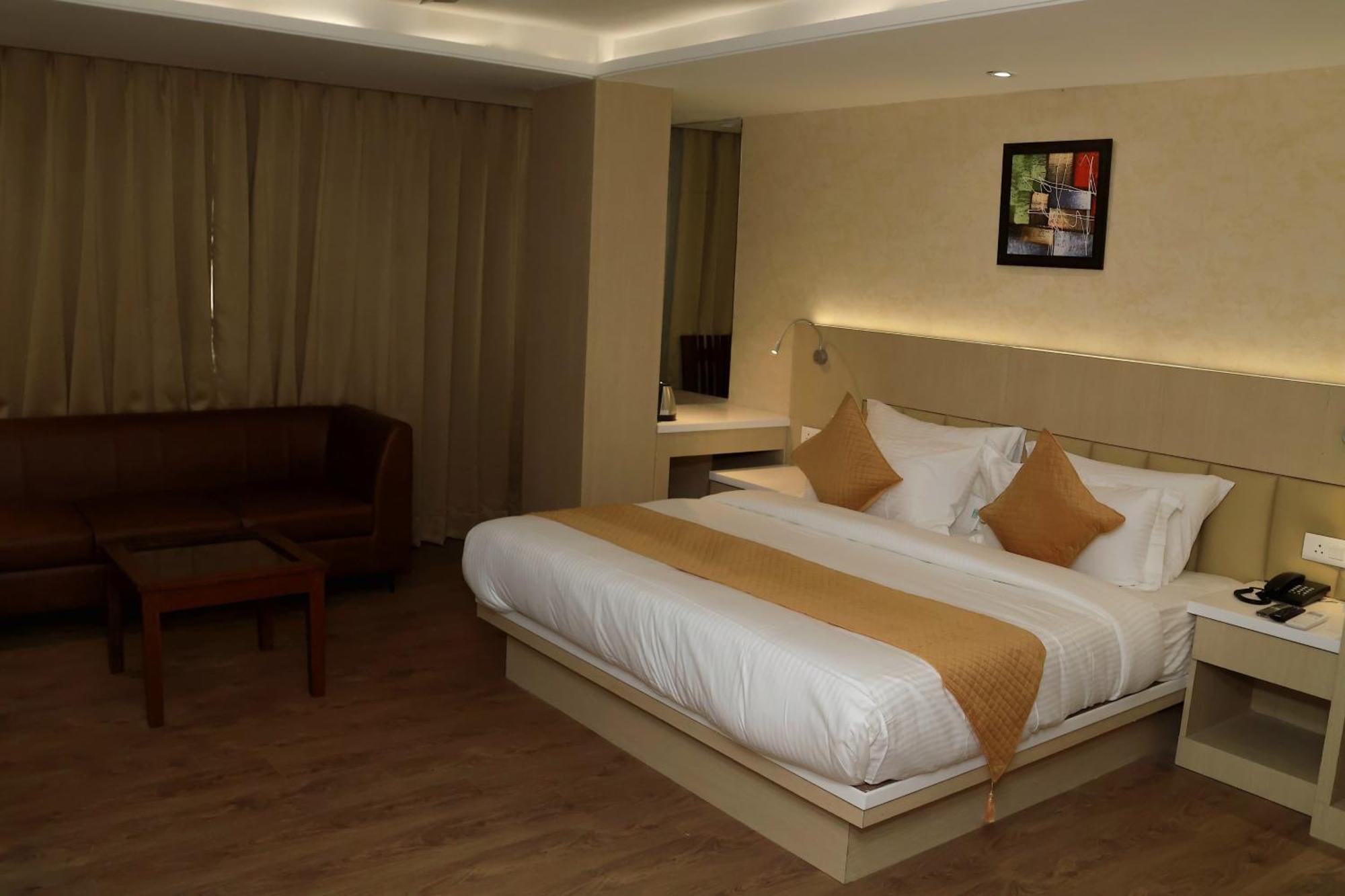 Hotel Radiance Bareli Exterior foto