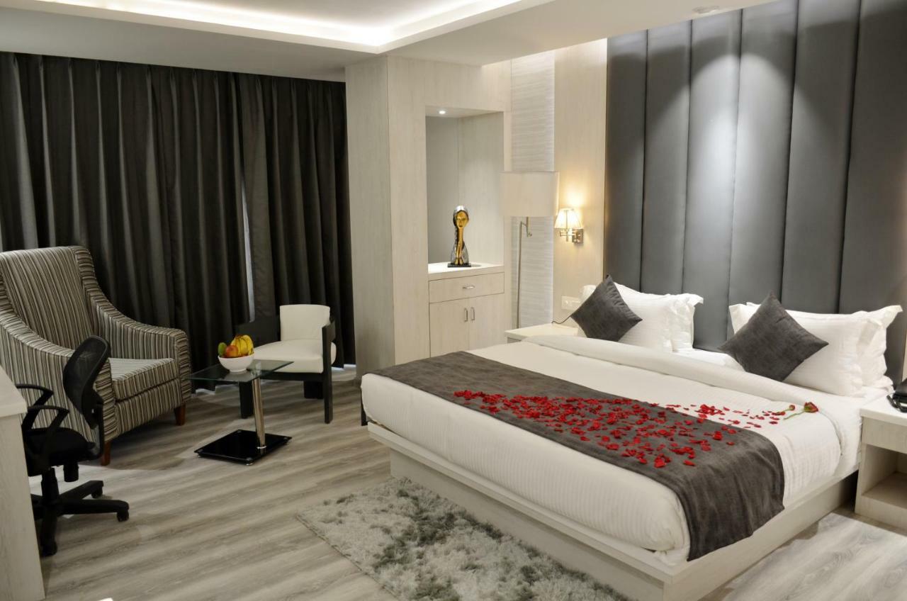 Hotel Radiance Bareli Exterior foto