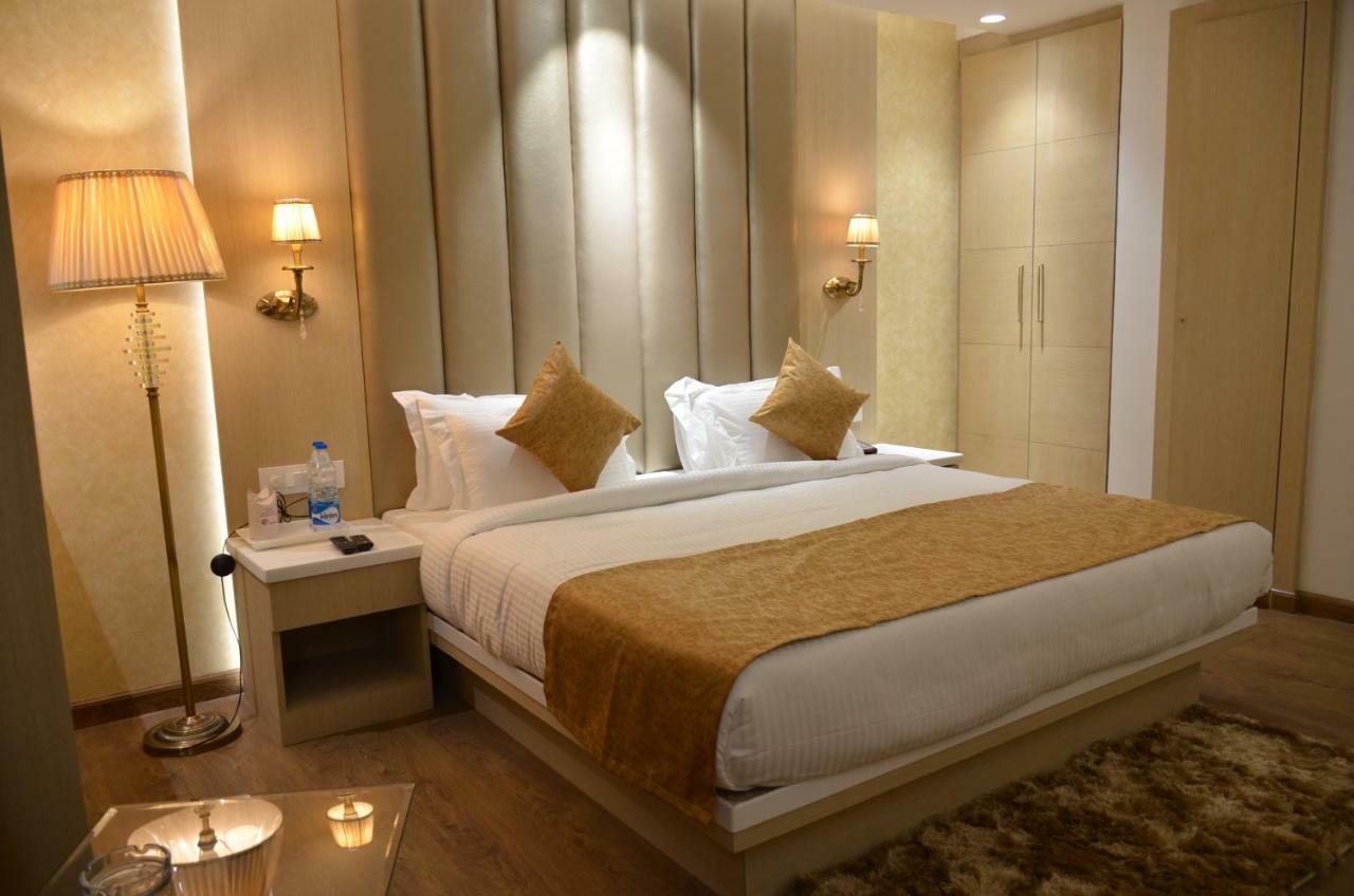 Hotel Radiance Bareli Exterior foto