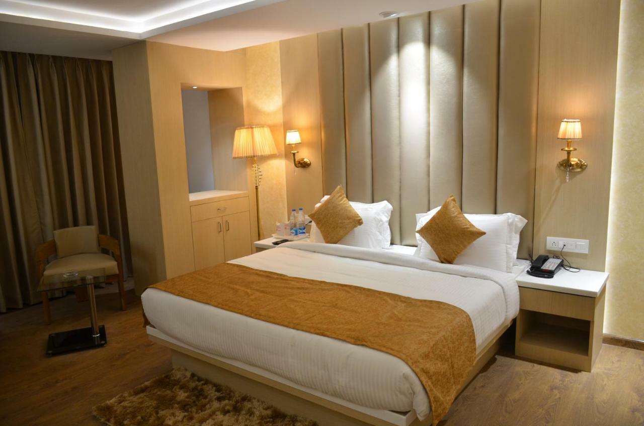 Hotel Radiance Bareli Exterior foto